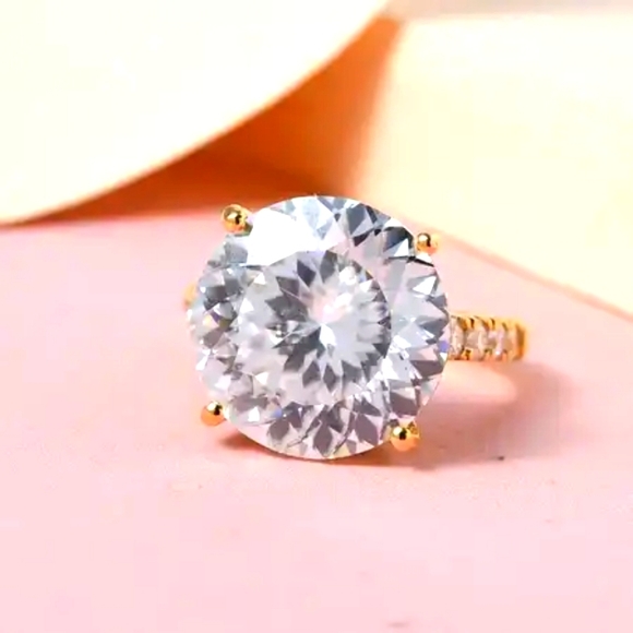 10.50 CARAT MOISSANITE RING - Picture 5 of 13